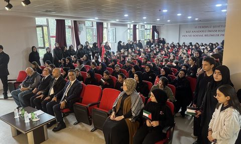 İzmir'de Öğrencilerden Filistin'e Destek Etkinliği
