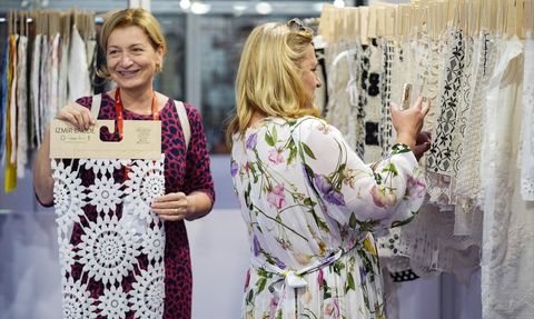 İzmir'de Tekstil ve Ayakkabı Fuarları Açıldı