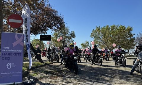 Kadıköy'de Meme Kanseri Farkındalığı İçin Etkinlik