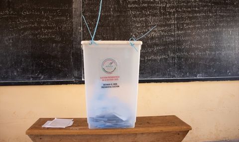 Kamerun'da Cumhurbaşkanlığı Seçimi için Oy Verme Süreci Başladı