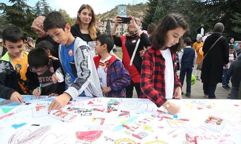 Kastamonu ve Amasya'da "Filistinli Çocuklar İçin Çiz" Etkinliği