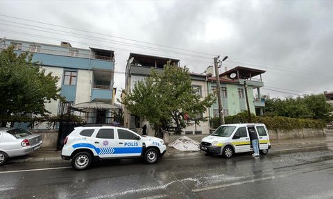 Kayseri'de Çatıdan Düşen Kişi Yaralandı