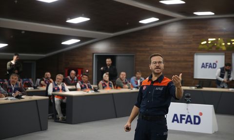 Kayseri'de Muhtarlar Afet Hazırlığı İçin Eğitim Alıyor