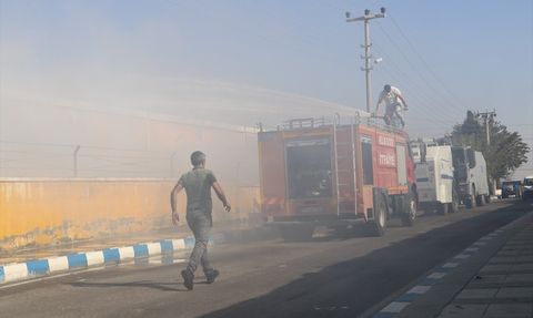 Kilis'te Kauçuk Üretim Fabrikasında Yangın Çıktı