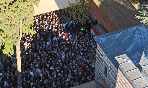 Kocaeli'de Çöken Binada Can Veren Aile Toprağa Verildi