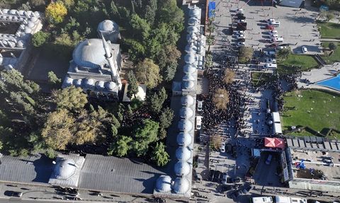 Kocaeli'de Çöken Binadan Kurtarılan Genç Kızla İlk Temas Anları Kameralarda