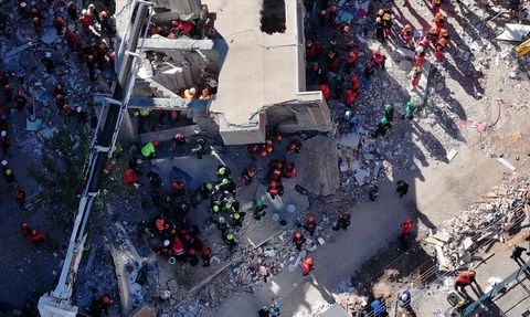 Kocaeli'de Çöken Binanın Etraftaki Ailelere Destek