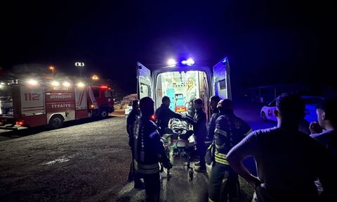 Kocaeli'de Devrilen Otomobilde İki Yaralı