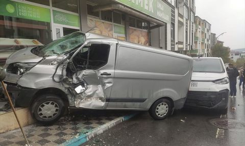 Kocaeli'de Freni Boşalan Tanker 8 Araca Çarptı