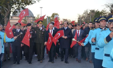 Konya'da Cumhuriyet'in 102. Yılı Fener Alayıyla Coşkuyla Kutlandı