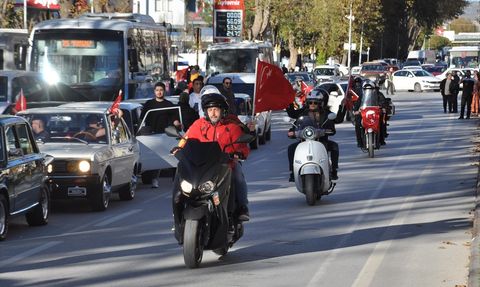 Kütahya'da Cumhuriyet Korteji Coşkusu