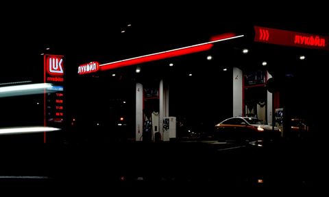 Lukoil, Uluslararası Varlıklarını Gunvor'a Satıyor