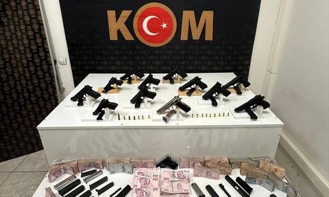 Mardin'de 12 Ruhsatsız Tabanca Ele Geçirildi