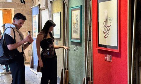 Mardin'de 'Adil-i Mutlak' Hat Sergisi Sanatseverlerle Buluştu