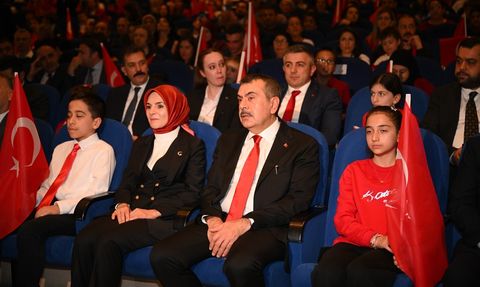 MEB'den 'Köklü Geçmişten Güçlü Cumhuriyete' Yarışması Ödül Töreni