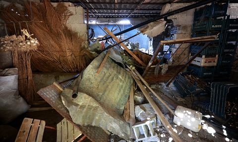 Mersin'de Kamyon Deponun Duvarına Çarptı: 2 Yaralı