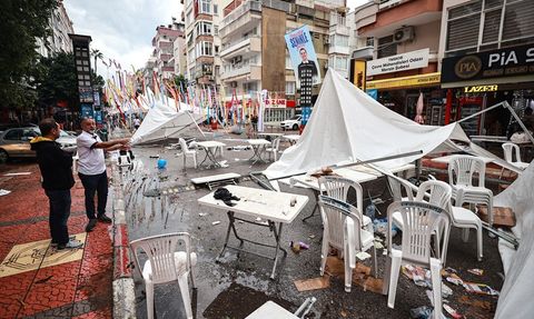 Mersin'de Şiddetli Rüzgar ve Sağanak Yağış