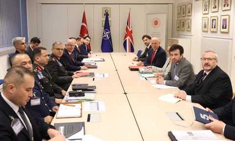 Milli Savunma Bakanı Güler, İngiltere Savunma Bakanı Healy ile Bir Araya Geldi