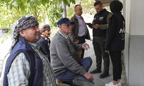 Mobil AK Parti İletişim Merkezi İzmir'de Kırsal Mahalleleri Ziyaret Etti