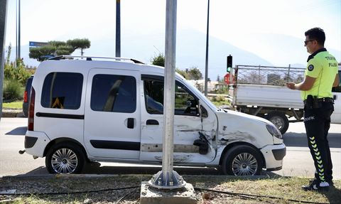 Muğla'da Ambulansla Çarpışma: İki Yaralı