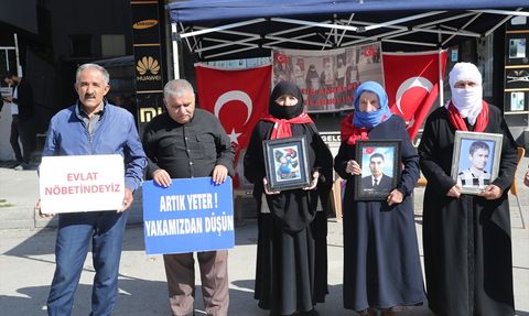 Muş'ta Ailelerin Evlat Nöbeti Devam Ediyor
