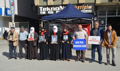 Muş'ta Evlat Nöbeti Devam Ediyor