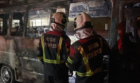 Nazilli'de Park Halindeki Minibüs Yangını