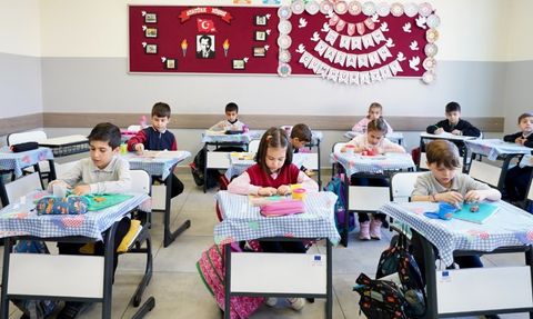 Öğrencilerin yüreklerini ısıtan destek! İlkokullara Eğitim Seferberliği Başladı