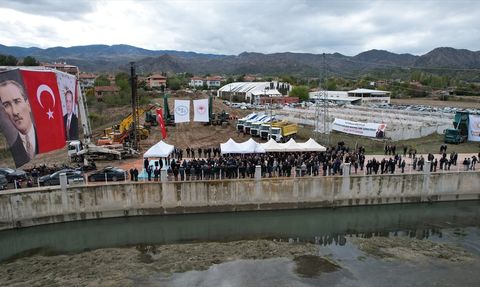 Osmancık'ta Kızılırmak Nehri'ne Şişme Kauçuk Savak Projesinin Temeli Atıldı