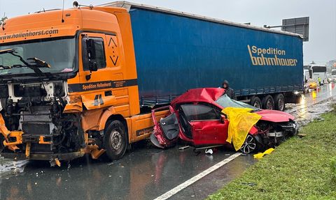 Rize'de Otomobil ile Tır Çarpıştı: 3 Kayıp