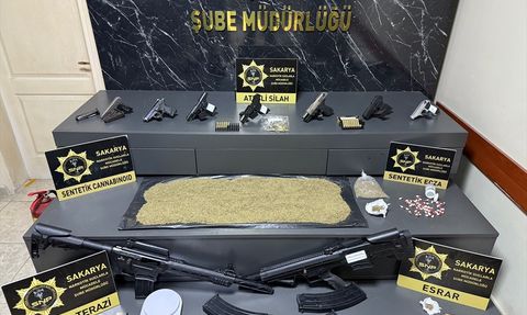 Sakarya'da Uyuşturucu ve Silah Kaçakçılığı Operasyonu: 33 Gözaltı