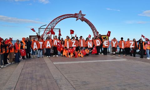 Samsun'da LÖSEV Gönüllüleri Uçurtma Şenliği Düzenledi