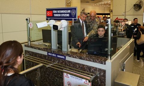 Sarp Sınır Kapısı'ndan 9 Ayda 4 Milyon Yolcu Geçti