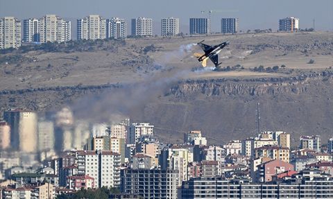 SOLOTÜRK, Kayseri'de Muhteşem Bir Gösteri Uçuşu Gerçekleştirdi