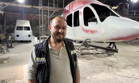 Tekirdağ'da Yaratıcılık: Ümit Marangoz'dan Fiberglas Helikopter Maketi Üretimi