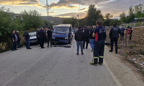 Tokat’ta Minibüs ve Otomobil Çarpıştı: 5 Yaralı