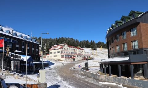 Uludağ'da Kar Yağışı Kayak Sezonunu Heyecanlandırıyor