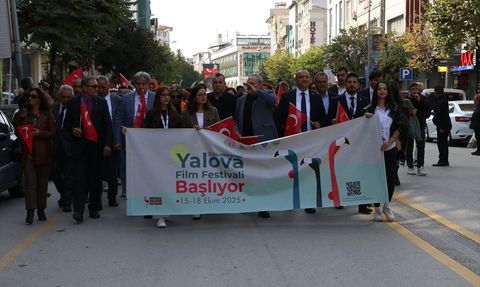 Uluslararası Yalova Film Festivali Kortej Yürüyüşüyle Başladı