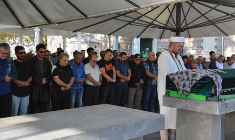 Uraz Kaygılaroğlu'nun Babaannesi Toprağa Verildi