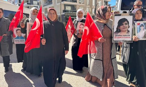Van'da Ailelerin Sessiz Eylemi Devam Ediyor