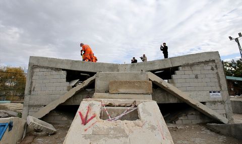 Van'da Deprem Tatbikatı: 14. Yıl Dönümünde Hazırlıklar Gözden Geçirildi