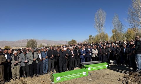 Van-Hakkari Karayolundaki Trafik Kazasında Üç Kişi Hayatını Kaybetti