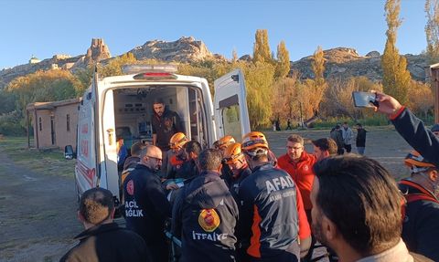 Van Kalesi'nde Düşen Kişi Kurtarıldı