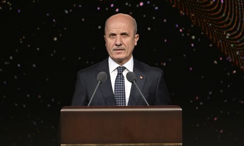 YÖK Başkanı Özvar, Uygulamalı Eğitim Modelinin Yaygınlaşacağını Duyurdu