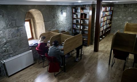 Zağnos Burcu'ndaki Kütüphane: Sessiz Ortamda Öğrencilerin Tercihi