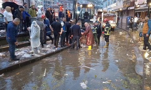 Zonguldak'ta Sağanak Yağış Hayatı Olumsuz Etkiliyor