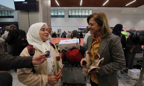 '41 Yıllık Evli Çınarlarımız' projesinin ikinci umre kafilesi Gaziantep'e döndü