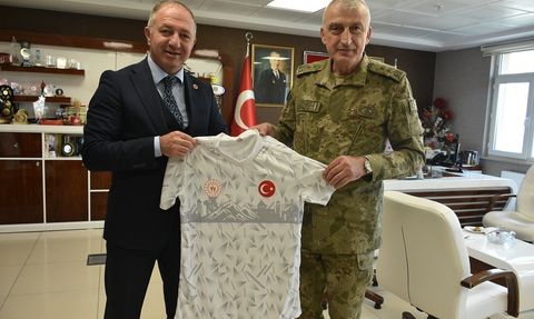 9’uncu Kolordu Komutanı Tümgeneral Osman Akyıldız, Erzurum Gençlik ve Spor İl Müdürlüğü’nü Ziyaret Etti