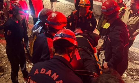 Adana'da Uçuruma Düşen Araçta Sürücü Yaralandı