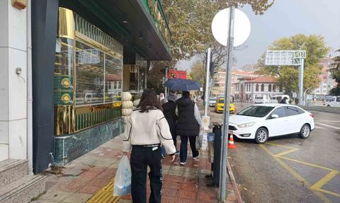 Afyonkarahisar'da beklenen yağış başladı